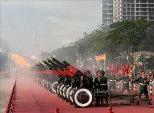 095255-vna_potal_tong_duyet_dieu_binh_dieu_hanh_ky_niem_50_nam_giai_phong_mien_nam_thong_nhat_dat_nuoc_stand-4