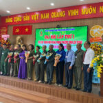 Các Lãnh đạo chụp ảnh cùng BCH