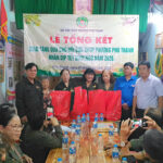 Phú Thạnh trao quà Tết cho 4 Chi hội và Đoàn