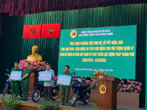 Trao hỗ trợ sinh kế