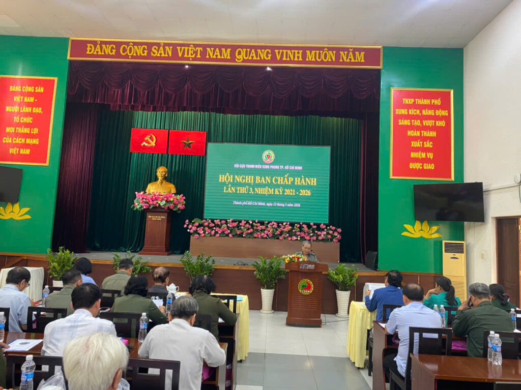 Toàn cảnh từ dưới lên