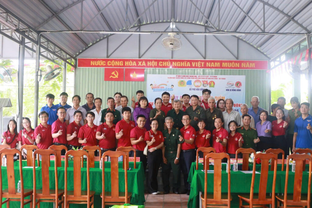 Đại diện dự Họp mặt chụp ảnh lưu niệm
