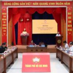 Toàn cảnh từ dưới