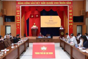 Toàn cảnh từ dưới